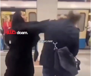 Lawan Balik Aksi Islamofobia, Dua Muslimah di Moskow Hajar Pria Pelaku Penganiayaan